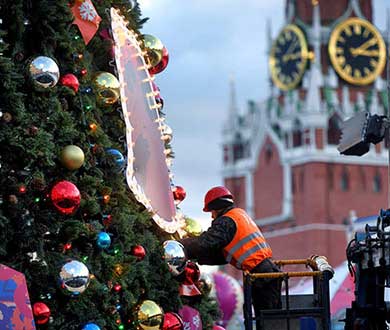 Монтаж больших ёлок в Сургуте