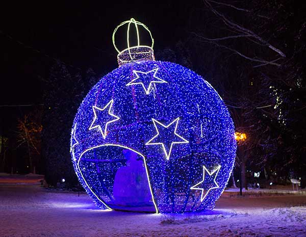 Новогодний декор в Сургуте